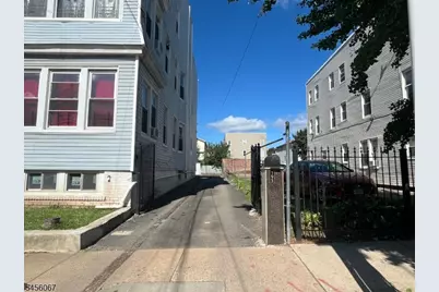193.5 Hillside Ave, Newark, NJ 07108 - Photo 3