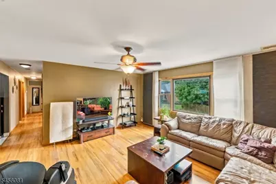 56 Hillcrest Ave, Woodland Park, NJ 07424 - Photo 3