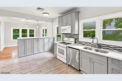 133 Warrenville Rd, Green Brook Township, NJ 08812 - Photo 9