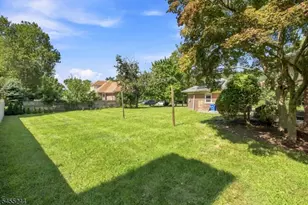 133 Warrenville Rd, Green Brook Township, NJ 08812 - Photo 29