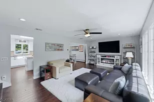 21 Tuscan Pl, East Hanover Township, NJ 07936 - Photo 19