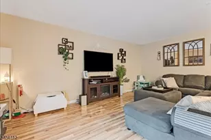 9 Ferndale la, Hardyston Township, NJ 07419 - Photo 5