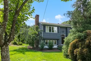 157 Mountain Cir, West Milford, NJ 07480 - Photo 3