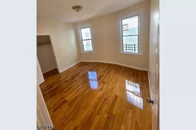 1035 Hunterdon St, Newark, NJ 07112 - Photo 5