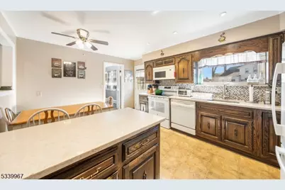 1015 Georgian Dr, Linden, NJ 07036 - Photo 11