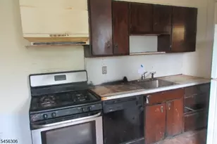 11 Belmont St, Englewood, NJ 07631 - Photo 9