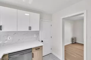 15 Cottage Pl, East Orange, NJ 07017 - Photo 5