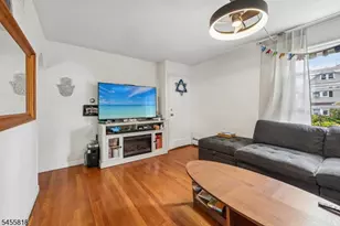 15-27 Parmelee Ave, Fair Lawn, NJ 07410 - Photo 5