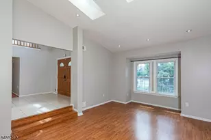 9 Chipwood Ln, North Brunswick Township, NJ 08902 - Photo 5