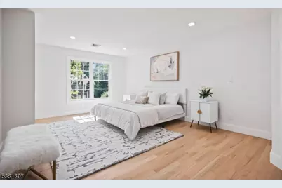 10 Elmwood Ct, Livingston, NJ 07039 - Photo 29