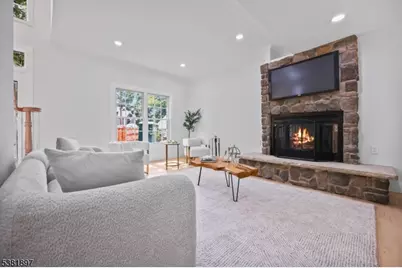 10 Elmwood Ct, Livingston, NJ 07039 - Photo 19