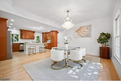 10 Elmwood Ct, Livingston, NJ 07039 - Photo 7