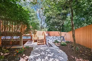 10 Elmwood Ct, Livingston, NJ 07039 - Photo 39