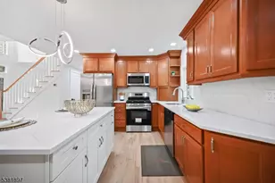 10 Elmwood Ct, Livingston, NJ 07039 - Photo 13