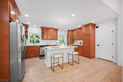 10 Elmwood Ct, Livingston, NJ 07039 - Photo 11