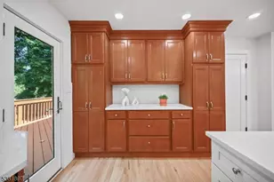10 Elmwood Ct, Livingston, NJ 07039 - Photo 15