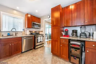 24 Lennon Pl, Clifton, NJ 07013 - Photo 7