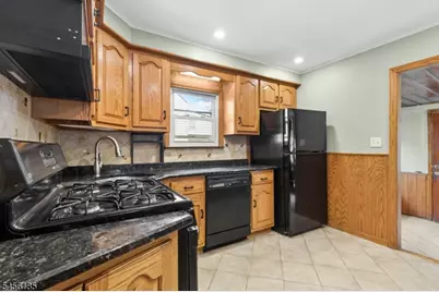 827 Pine St, Roselle Park, NJ 07204 - Photo 7