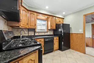 827 Pine St, Roselle Park, NJ 07204 - Photo 7