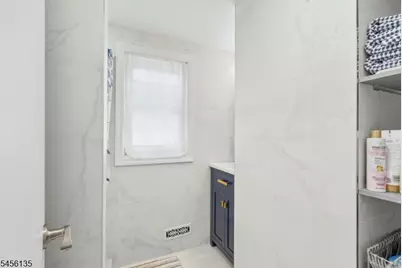 827 Pine St, Roselle Park, NJ 07204 - Photo 19