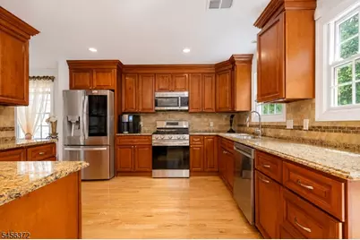 207 Stonehouse Rd, Bloomfield, NJ 07028 - Photo 5