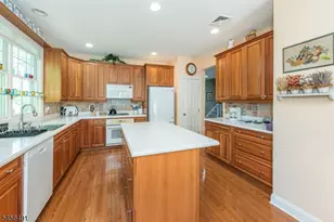 75 Schindler Way, Fairfield Twp., NJ 07004 - Photo 7
