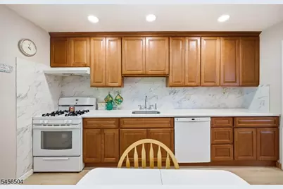 15 Mitchell Rd, Parsippany, NJ 07054 - Photo 9