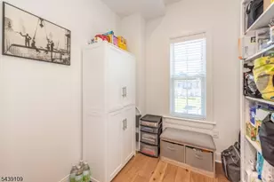 8 Deans Ct, Fairfield, NJ 07004 - Photo 15