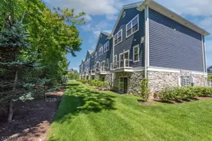 8 Deans Ct, Fairfield, NJ 07004 - Photo 25