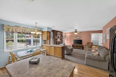 25 Princeton Dr, Middlesex, NJ 08846 - Photo 9