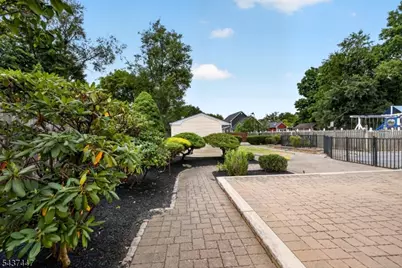 25 Princeton Dr, Middlesex, NJ 08846 - Photo 19