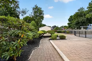 25 Princeton Dr, Middlesex, NJ 08846 - Photo 19