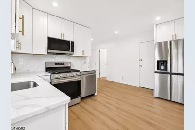 811 Hussa St, Linden, NJ 07036 - Photo 17