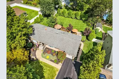 211 Briarheath Lane, Clark Township, NJ 07066 - Photo 27