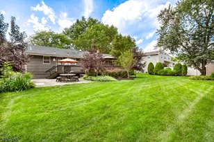 211 Briarheath Ln, Clark Township, NJ 07066 - Photo 33