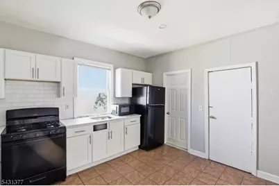 184 W Runyon St, Newark, NJ 07108 - Photo 9