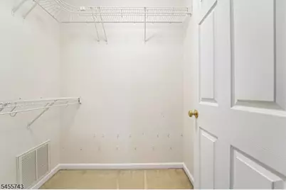 195 Levinberg Ln, Wayne, NJ 07470 - Photo 21