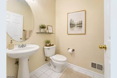 195 Levinberg Ln, Wayne, NJ 07470 - Photo 15