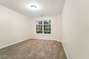 195 Levinberg Ln, Wayne, NJ 07470 - Photo 29