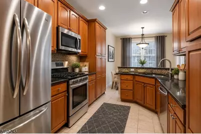 195 Levinberg Ln, Wayne, NJ 07470 - Photo 9