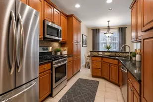 195 Levinberg Ln, Wayne, NJ 07470 - Photo 9