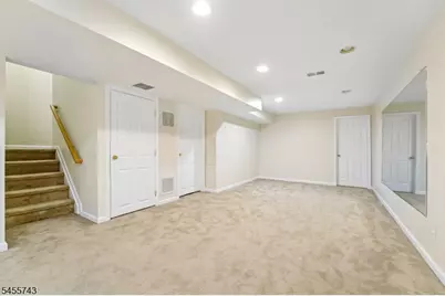 195 Levinberg Ln, Wayne, NJ 07470 - Photo 33