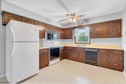 633 Totowa Rd, Totowa, NJ 07512 - Photo 9