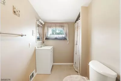 354 Colonia Blvd, Woodbridge Township, NJ 07067 - Photo 17