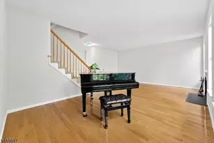 33 Gordon Cir, Parsippany, NJ 07054 - Photo 9