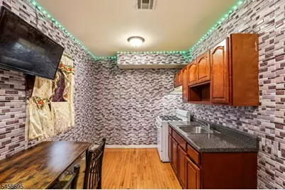 34 Hillman St, Paterson, NJ 07522 - Photo 5