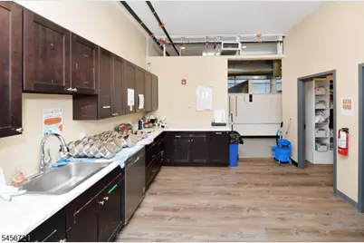 85A Walnut St, Montclair, NJ 07042 - Photo 31