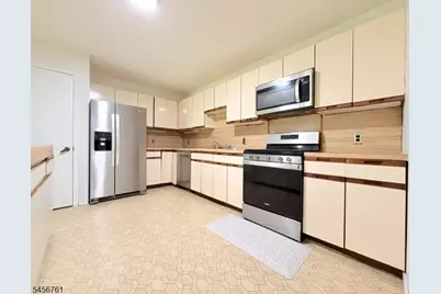 31 Lockley Ct, Wayne, NJ 07470 - Photo 11