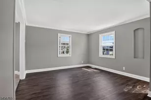 16 Oakwood Pl, North Brunswick Township, NJ 08902 - Photo 9