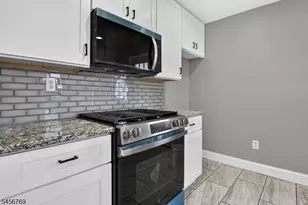16 Oakwood Pl, North Brunswick Township, NJ 08902 - Photo 5